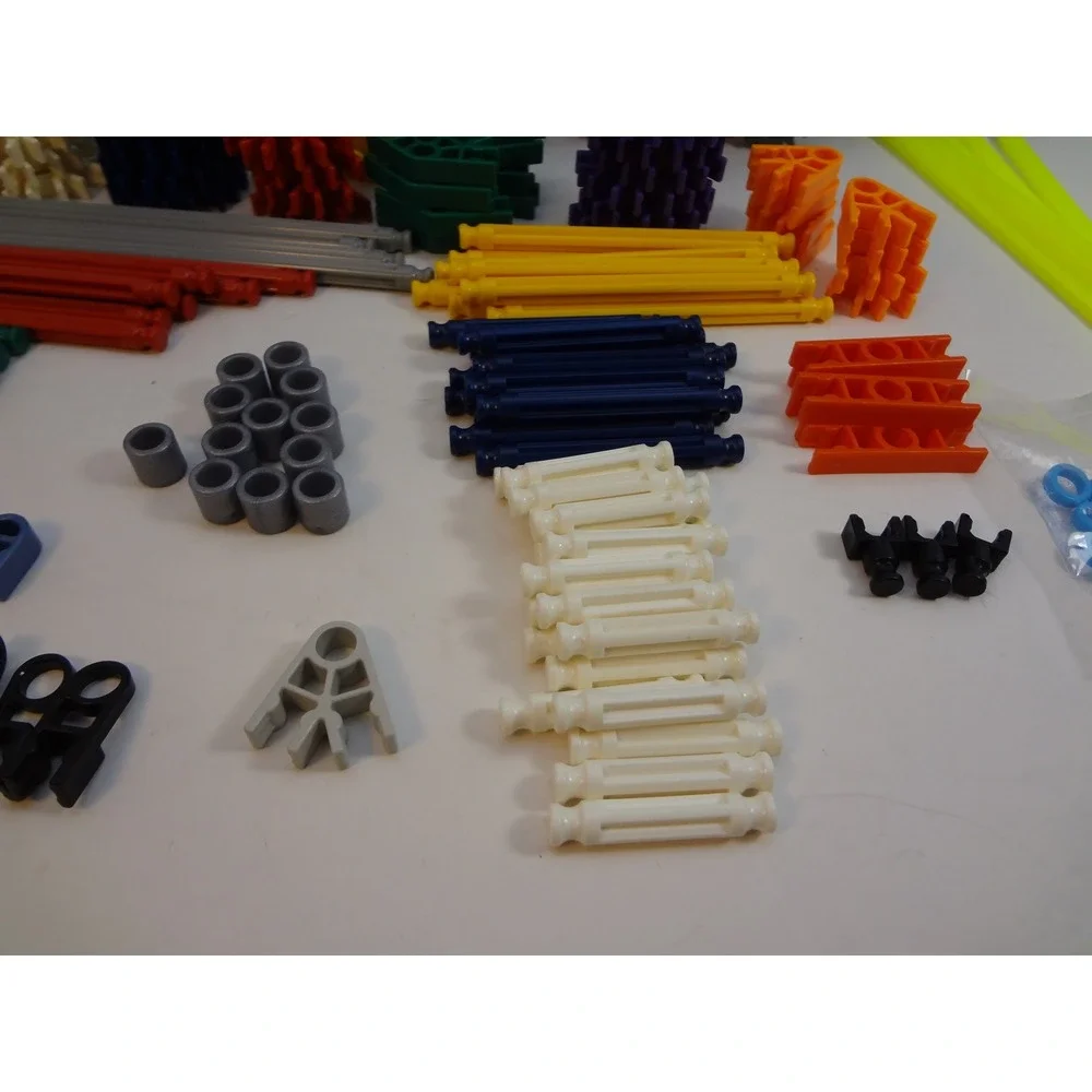 K'NEx Building Toy Set Construction Kit‎ Storage Case and Assorted Pieces